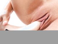 Брюнетка на каблуках Лия Силвер вводит дилдо в сочную вагину