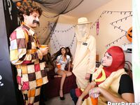 На вечеринке телки с большими попками затеяли групповуху