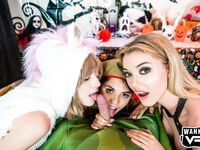 Три шлюшки напросились на грязный секс от первого лица