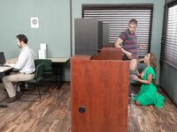 В офисе роскошная Эбигейл Мак отдалась возбужденному сотруднику