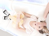 Большой хуй потеснил пизду русской блондинки Джины Герсон