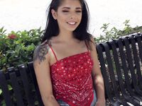 За деньги милашка согласилась на секс от первого лица с пикапером