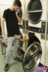 В прачечной парень овладел пиздой горячей незнакомки Джины