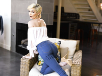 Скай Блу и Лена Пауль кончили во время лесбийской оргии друг с другом