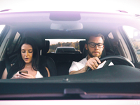 Анжела Уайт громко причмокивает во время минета своему мужику