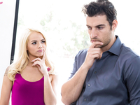 Эльза Джин порется в пизду с сексуальным брюнетом