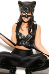 Женщина-кошка позирует в колготках