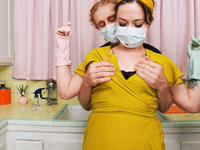 Жопастая домохозяйка сделала минет мужу не снимая медицинскую маску с лица