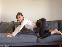 Аня Крэй фотографируется с голыми сиськами у себя в ванной комнате