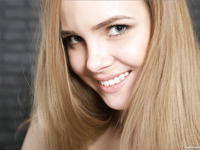 Каролина показала грудь во время съемки для эротического журнала