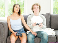 Микки Круз страстно добывает сперму ртом после ебли с любовником