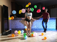 После клуба телка привела в дом парня и занялась с ним сексом