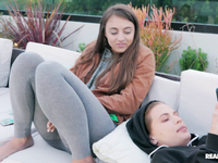 Картер Круз занимается взаимной мастурбацией пизды со своими подружками