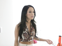 Меган Рэйн испытала оргазм во время куни со страстным парнем