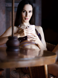 Подружки побаловали друг друга лесбийскими ласками на кровати