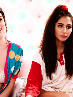 Три лесбиянки устроили лесбийскую групповушку на пижамной вечеринке