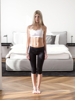 После тренировки Джина Герсон фотографируется в зеркале