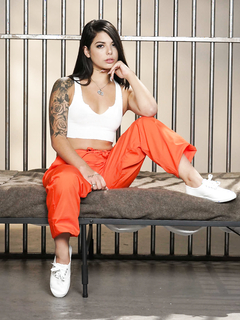 В тюрьме красотка Джина Валентина занялась анальной еблей