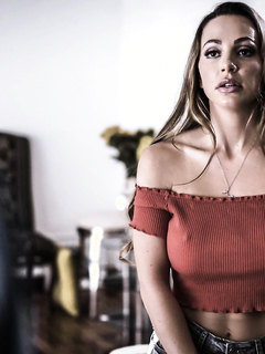 Грубый качок раздолбал пизду брюнетки Эбигейл Мак