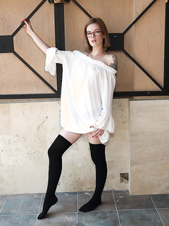 На террасе худенькие студентки насладились лесбийскими играми