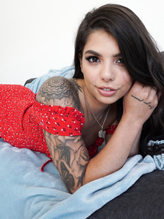 От первого лица долбит волосатую киску девушки на каблуках