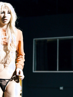 Мачеха наслаждается лесбийскими ласками с молодой падчерицей