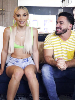 Грубый парень насадил пилотку соседки на толстый хуй