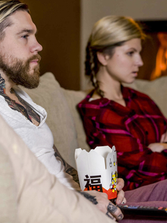 Жестко овладел попкой худенькой блондинки с маленькими сиськами