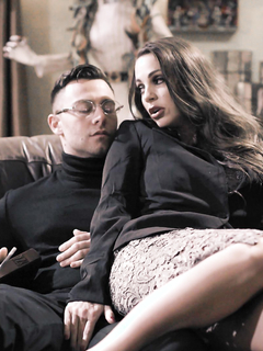 Две брюнетки лижут друг другу киски во время ебли с мужиком