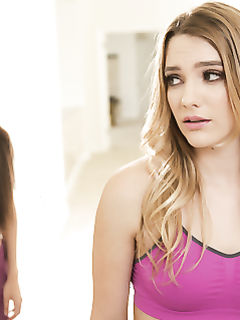 Кена Джеймс и Лана Роадс лижут пилотки друг у друга