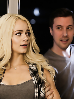 Эльза Джин села верхом на стояк своего соседа