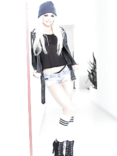 Эльза Джин трахается с негром не снимая с себя шапку