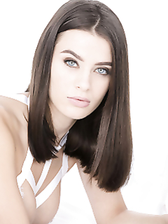 Лана Роадс села пердаком на толстый елдак папуаса