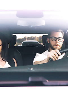 Анжела Уайт громко причмокивает во время минета своему мужику