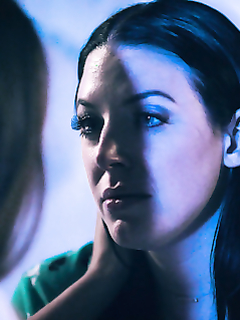 Анжела Уайт трахается с любовницей под покровом ночи