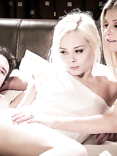 Милфа делит член мужа с белокурой дочкой