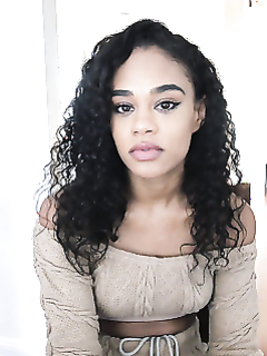 Скарлит Скандэл делает горловой минет своему брату