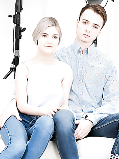 Эва Эльфина испытала мощный оргазм во время кунилингус