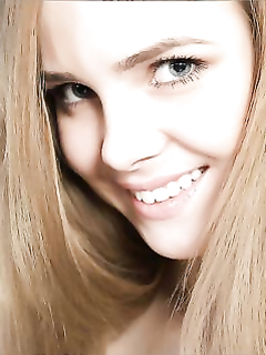 Каролина показала грудь во время съемки для эротического журнала