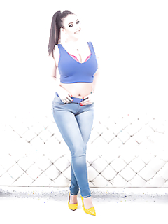 Анжела Уайт показала сиськи любовнику и напоролась на анальную еблю