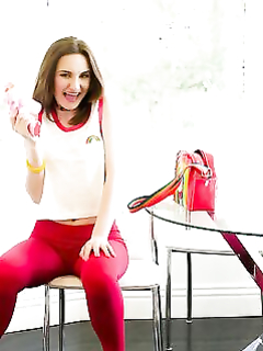 Телка отсосала перед еблей толстый елдак мужа