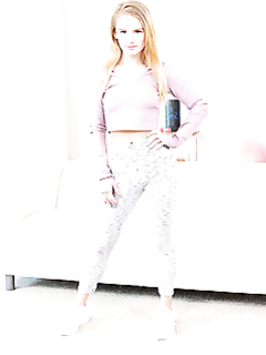 Натали Найт фотографирует свои голые сиськи в отражении в зеркале